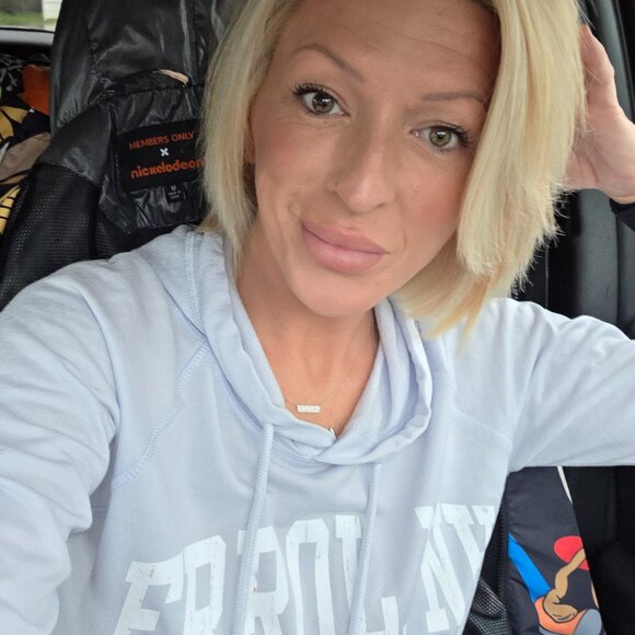 Meet your Posher, Amber - Picture 8 of 8